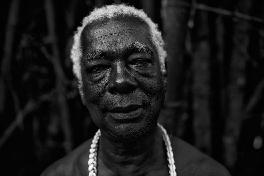 Mestre da sonoridade africana, Mateus Aleluia leva os terreiros a seu novo disco