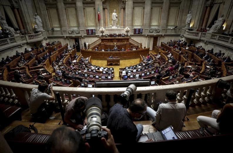 Parlamento aprova nacionalidade portuguesa à nascença para filhos de imigrantes que aqui residam há um ano