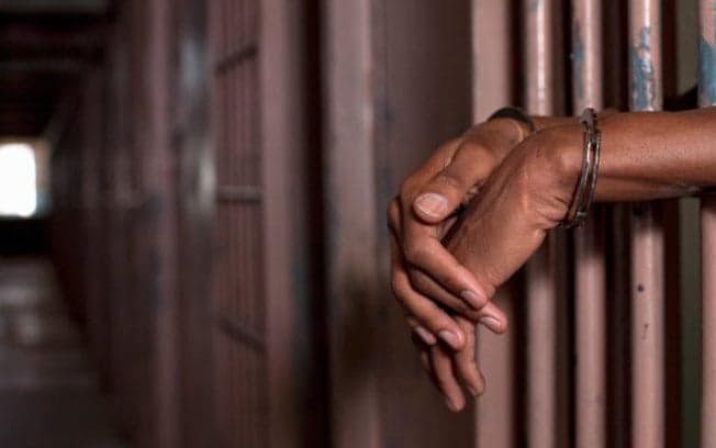Oito em cada dez presos em flagrante no RJ são negros, indica pesquisa da Defensoria Pública