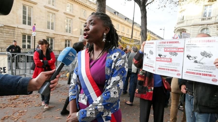 Justiça francesa vai investigar ficção que usa imagem da deputada franco-gabonesa como escrava
