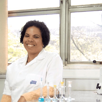Denise Alves Fungaro: vida, desafios e a Química como lugar de representatividade negra