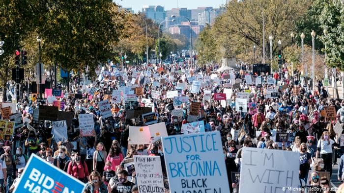 Milhares de mulheres protestam contra Trump nos EUA