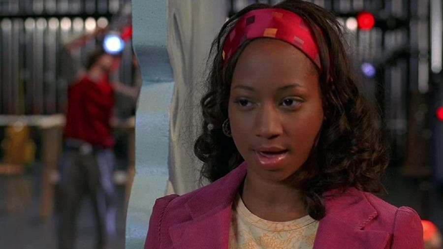 Atriz Monique Coleman usou tiaras em filme porque equipe não sabia fazer cabelo de negras