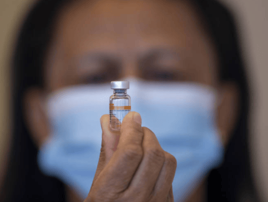 É falso que Ministério da Saúde pré-cadastre para vacinação contra Covid-19 por telefone ou SMS