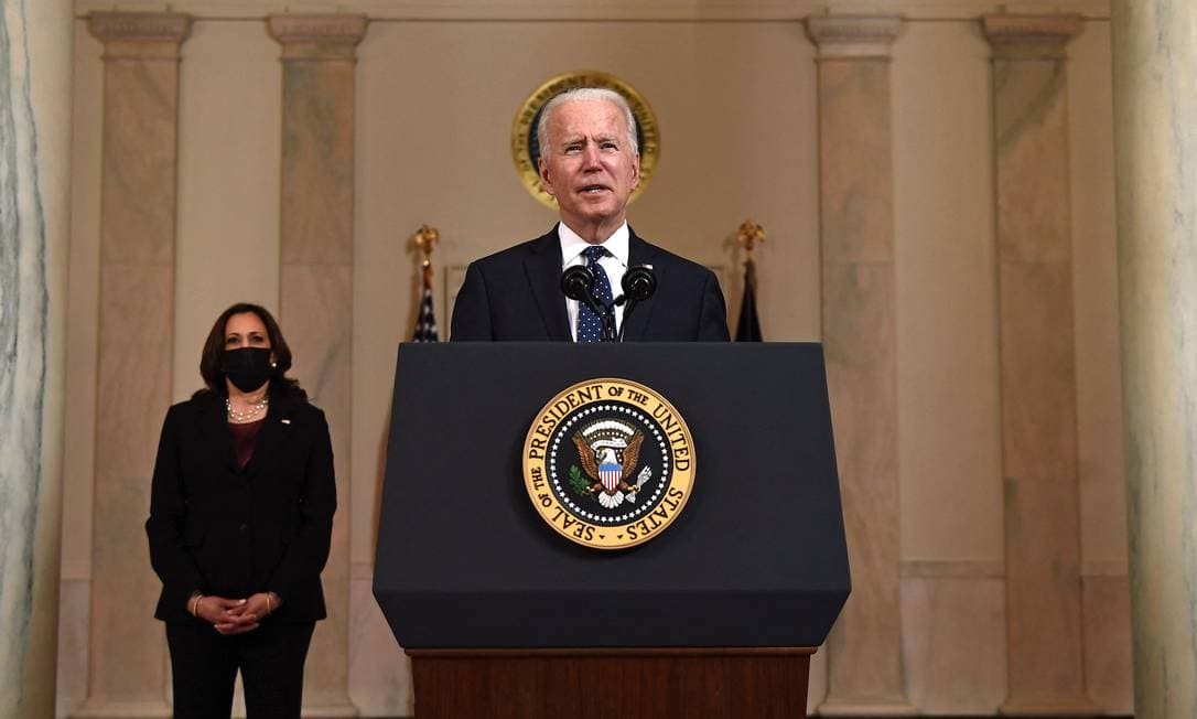 Biden diz que condenação de ex-policial pela morte de George Floyd é ‘passo adiante’
