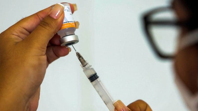 Vacinação contra Covid na cidade de SP entre quem tem 70 anos ou mais é menor na periferia