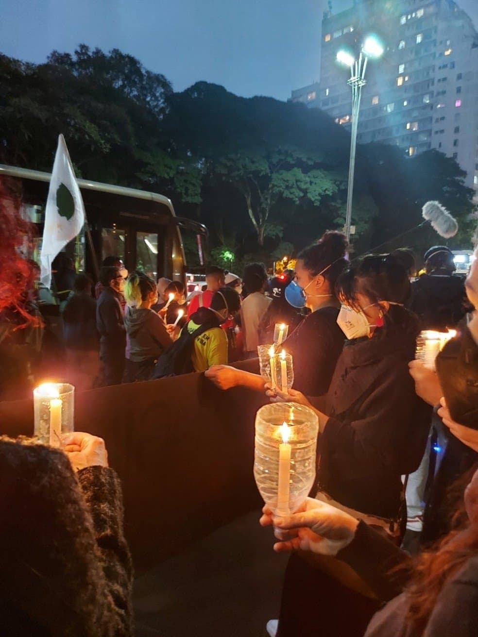 Coalizão Negra por Direitos faz vigília na Avenida Paulista em memória da população negra assassinada no Brasil
