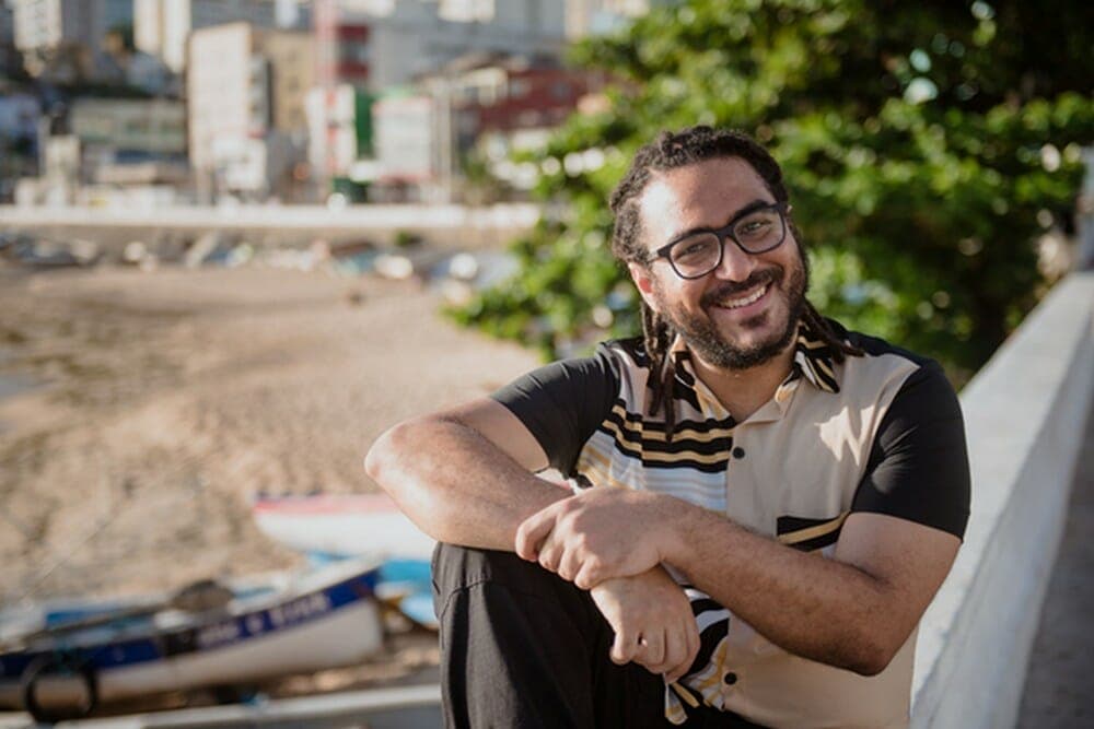 Jornalista baiano lança livro digital sobre cenário da música pop negra em Salvador