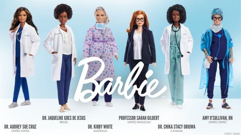 Barbie brasileira: Biomédica que ajudou a sequenciar DNA do coronavírus é homenageada com boneca