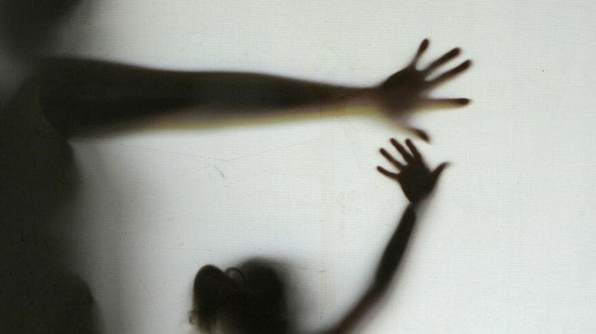 Mulheres que sofrem abuso sexual têm mais risco de danos cerebrais, diz estudo