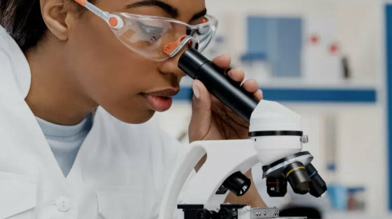 Empresa abre inscrições para premiar mulheres cientistas