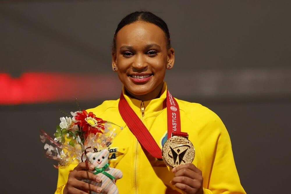 Rebeca Andrade entra para história e conquista duas medalhas no mesmo dia no Mundial