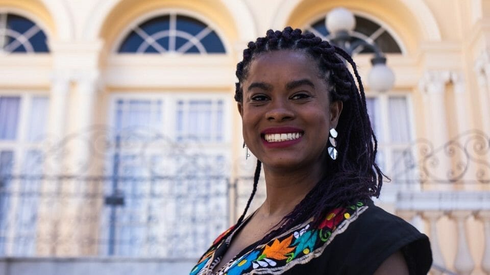 Os desafios de ser uma mulher, negra e ocupar espaços de poder em Curitiba, com Carol Dartora