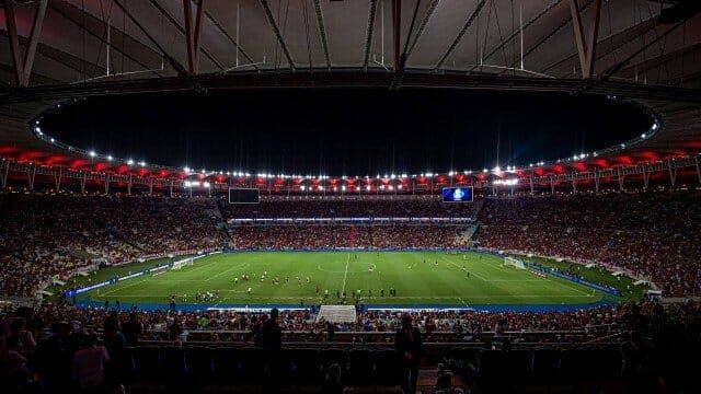 Flamengo é multado em R$ 50 mil por canto homofóbico da torcida