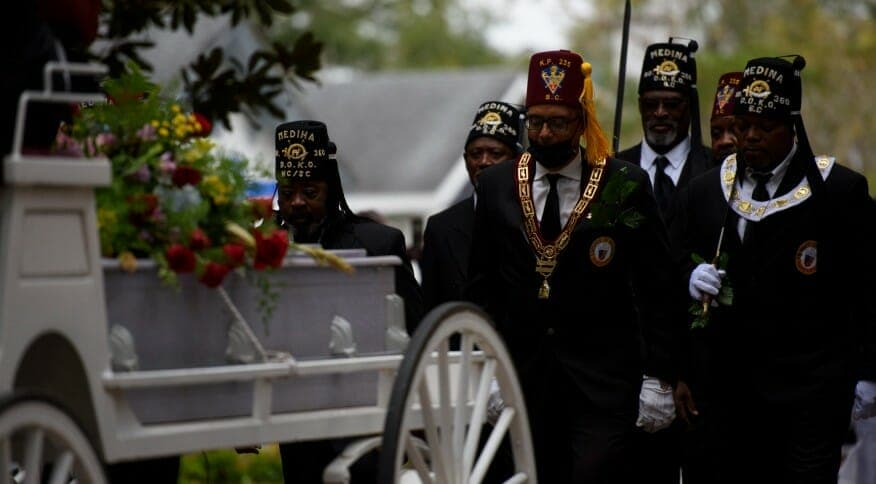 Homem negro da Carolina do Norte morto há 123 anos recebe funeral