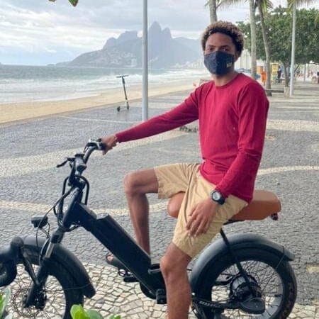 Racismo no Leblon: acusado de receptar bike elétrica tem caso arquivado