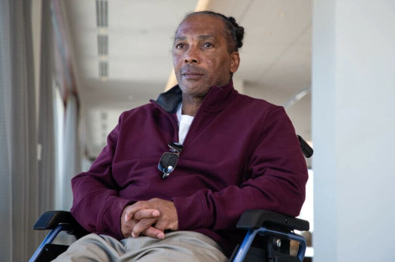 Recém-libertado após passar 43 anos na prisão por erro judicial: “Não sei falar com pessoas normais”