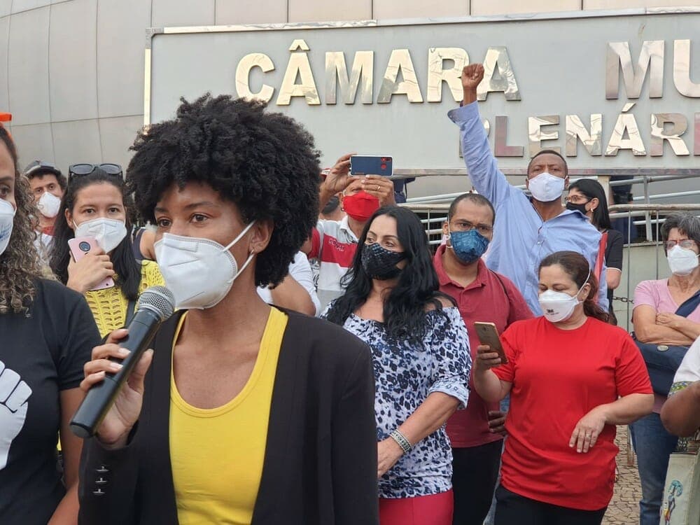 Polícia indicia suspeita por ofensa racial contra vereadora de Campinas em sessão da Câmara