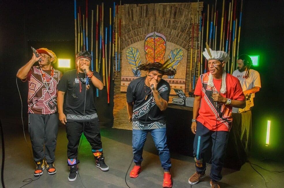 Brô Mc’s: conheça o grupo de rap que vai cantar a realidade indígena no Rock In Rio 2022