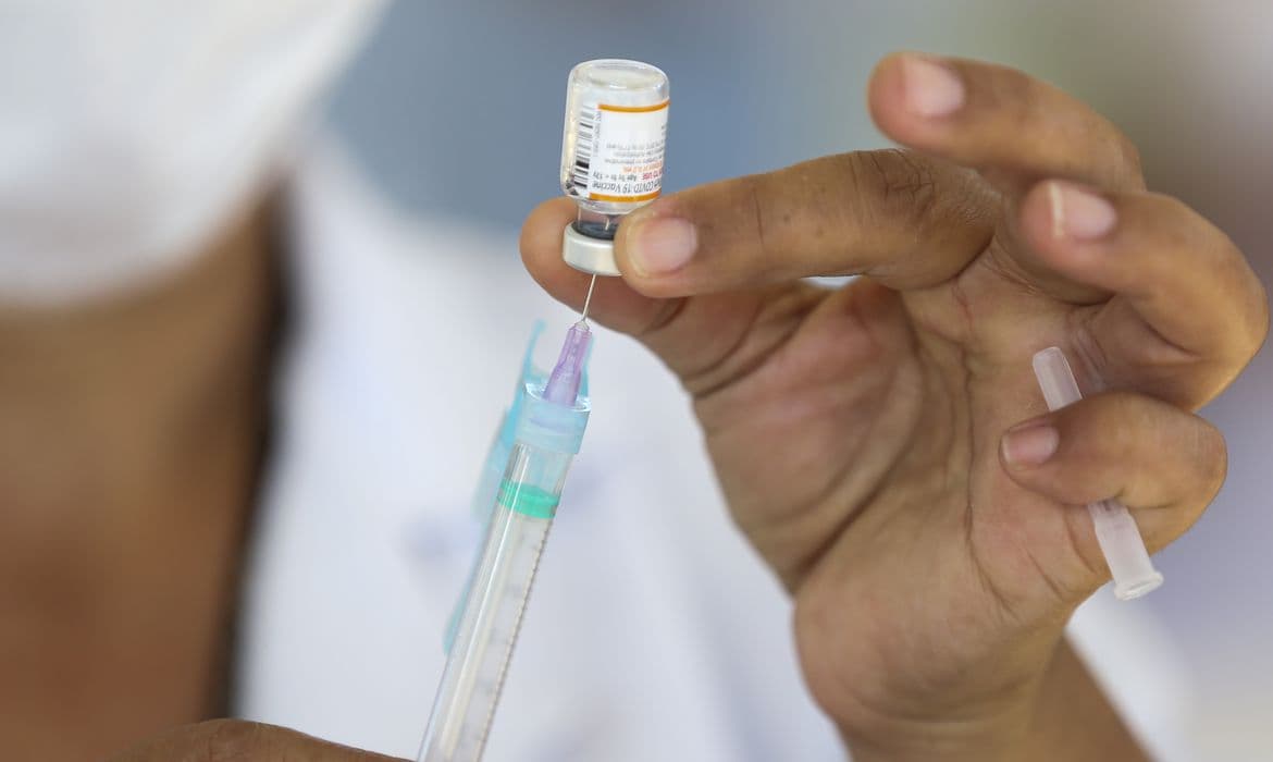 Avanço da vacinação entre os negros é uma incógnita no Brasil