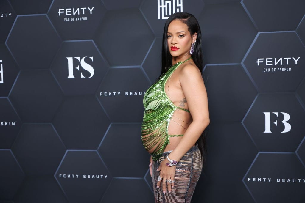 Grávida estilosa: Rihanna faz 34 e revoluciona moda gestante; veja fotos