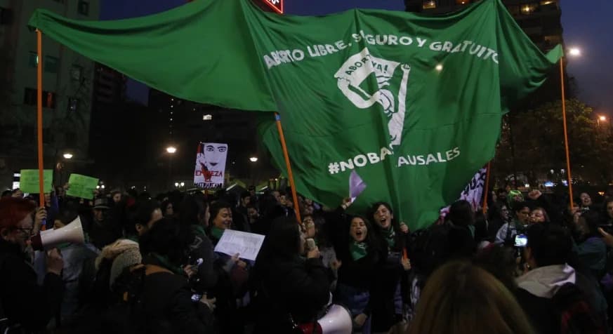 Direito ao aborto é incluído em esboço da nova Constituição chilena