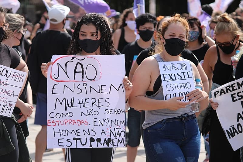 Violência contra a mulher: 95% das mulheres temem ser vítimas de estupro no Brasil, diz estudo