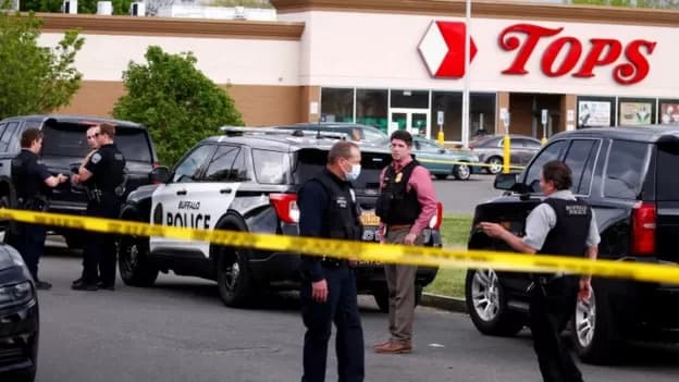 O que se sabe sobre ataque racista que matou 10 em supermercado nos EUA