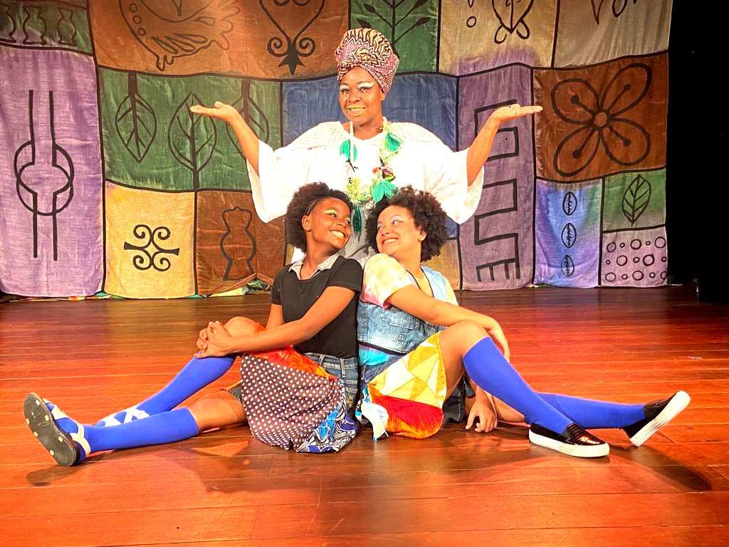 Espetáculo infantojuvenil ‘Dandara na Terra dos Palmares’ aborda racismo estrutural e resgata ancestralidade