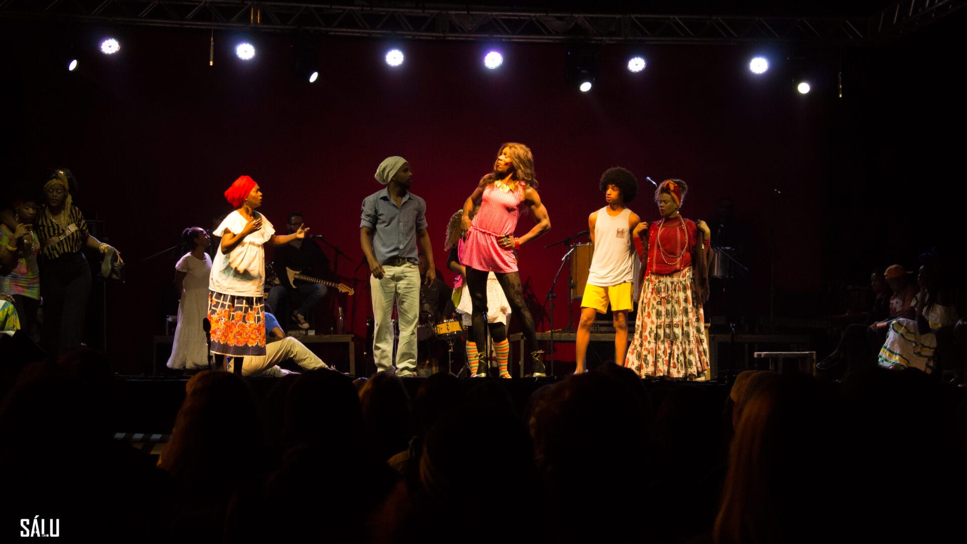 Bando de Teatro Olodum exalta cultura afro em território quilombola no Goiás