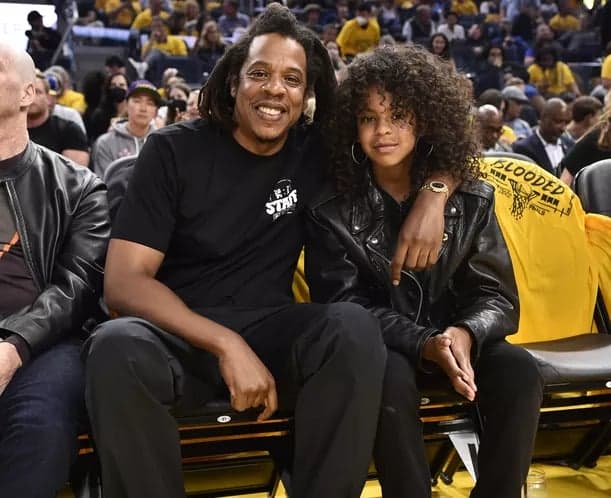 Filha de Beyoncé, Blue Ivy, rouba a cena durante jogo da NBA