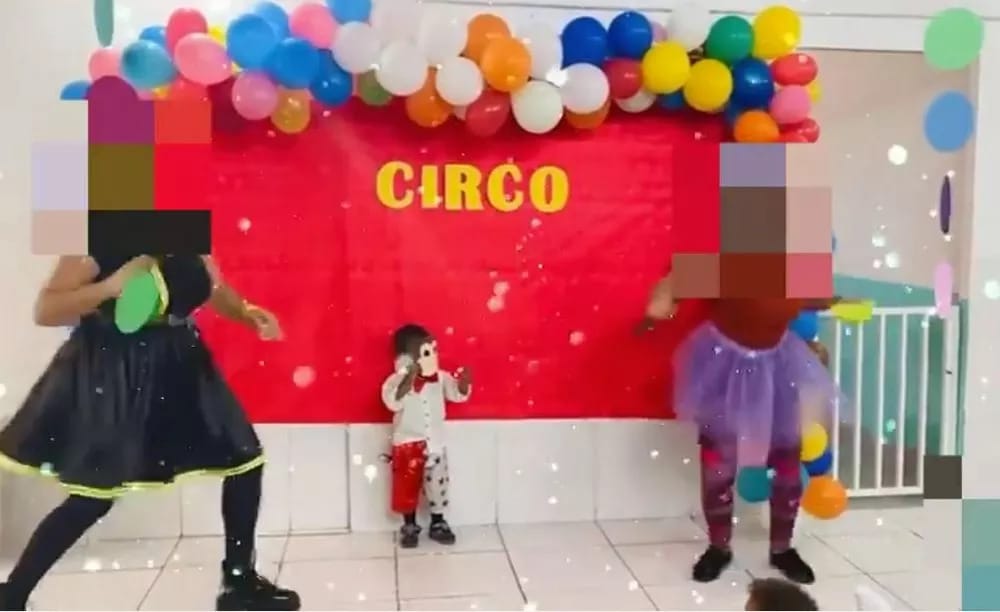 Mãe denuncia caso de racismo contra filho de 3 anos fantasiado de macaco em escola municipal de SP