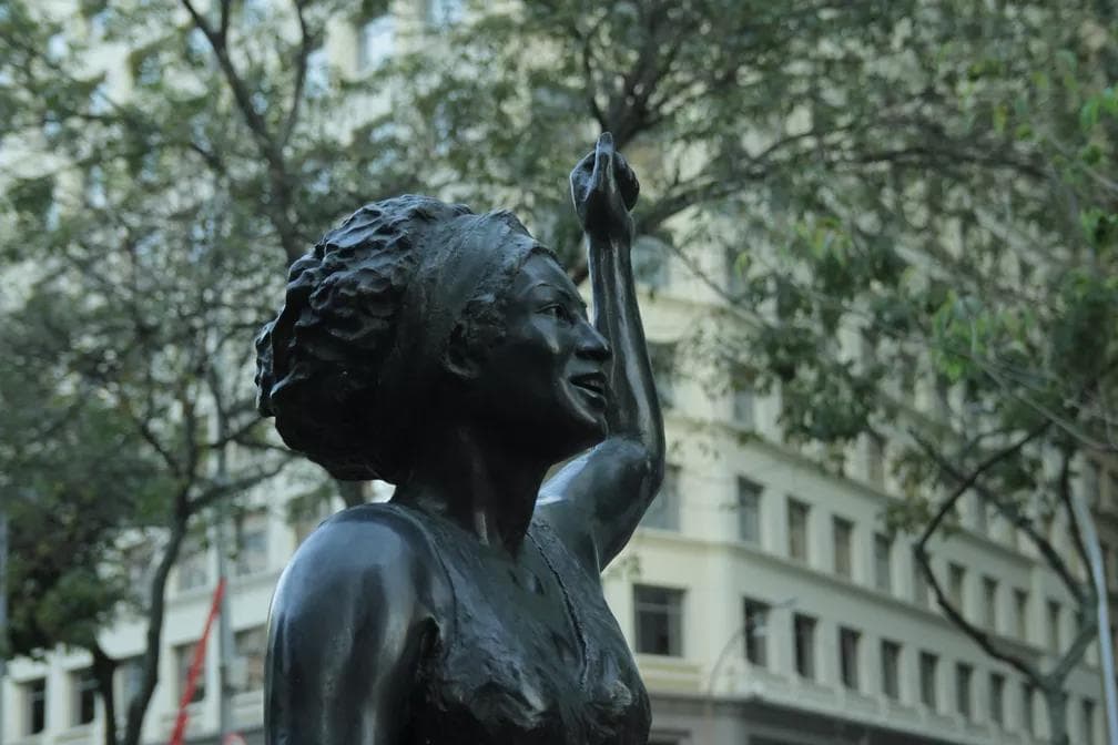 Estátua de Marielle é inaugurada no Centro do Rio: ‘Dia de ressignificar a nossa dor’, diz irmã
