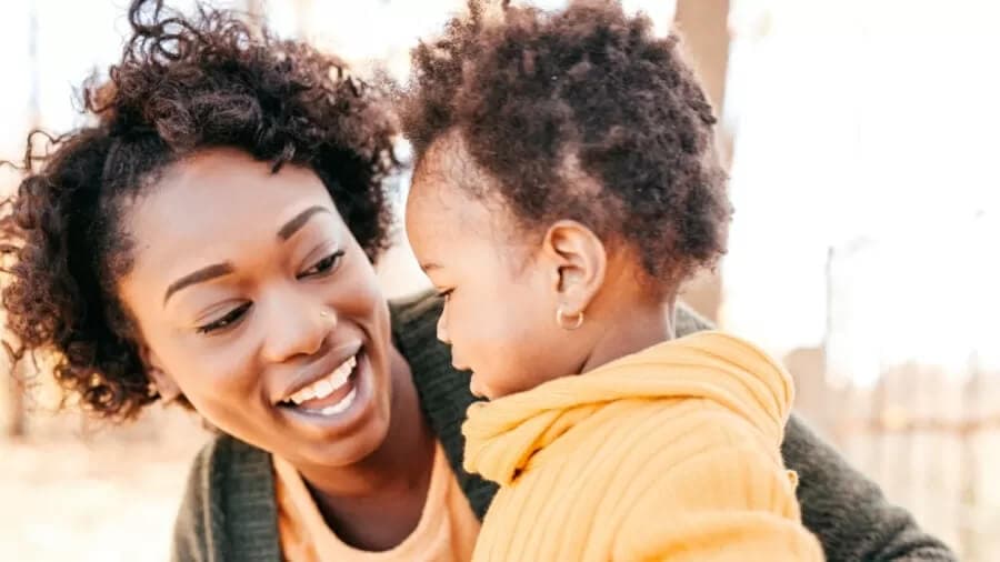 ‘Me arrependo de ser mãe, não da minha filha’: as mulheres com sentimentos negativos sobre a maternidade