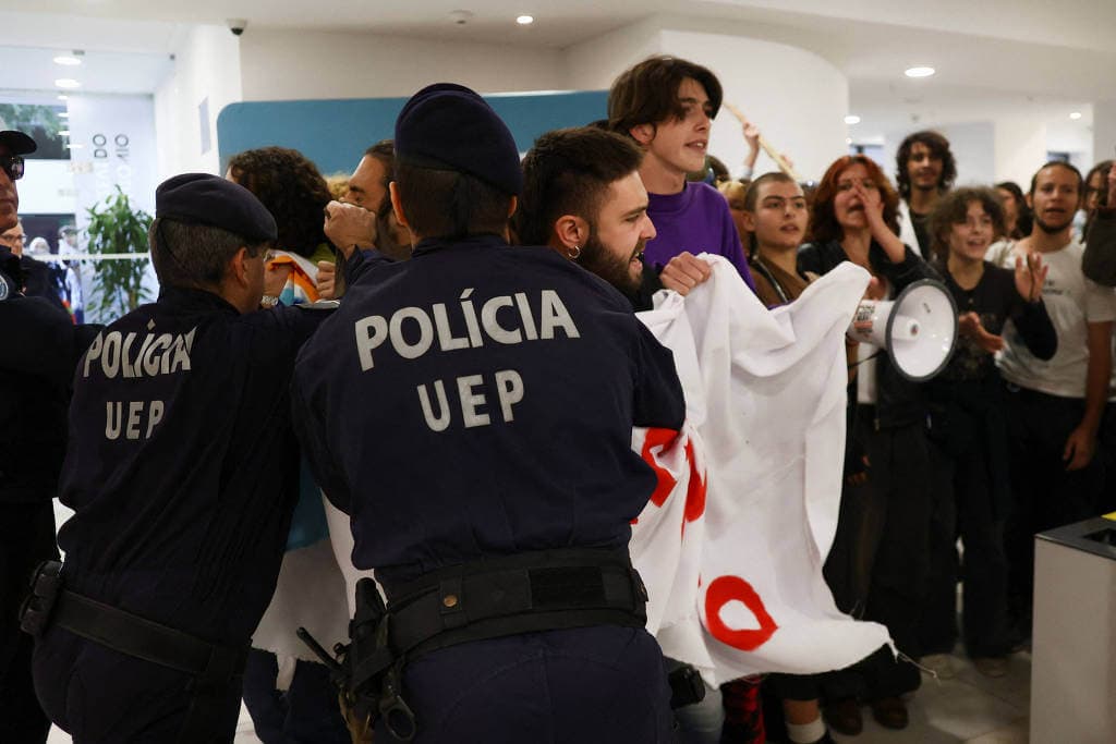 Portugal adota câmeras para policiais em meio a preocupação com radicalização de forças