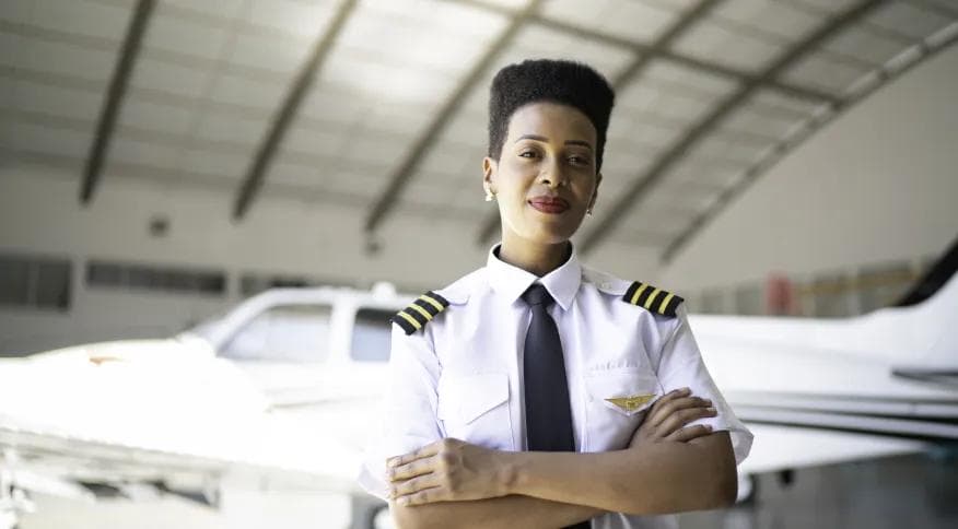 Faltam mulheres negras em companhias aéreas do país, revela estudo